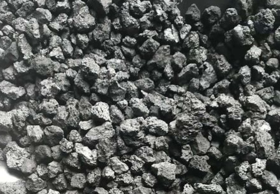 Taneler Şekilli Zift Kok Yakıt Mineraller Malzeme 1300 ~ 1400C Çalışma Sıcaklığı